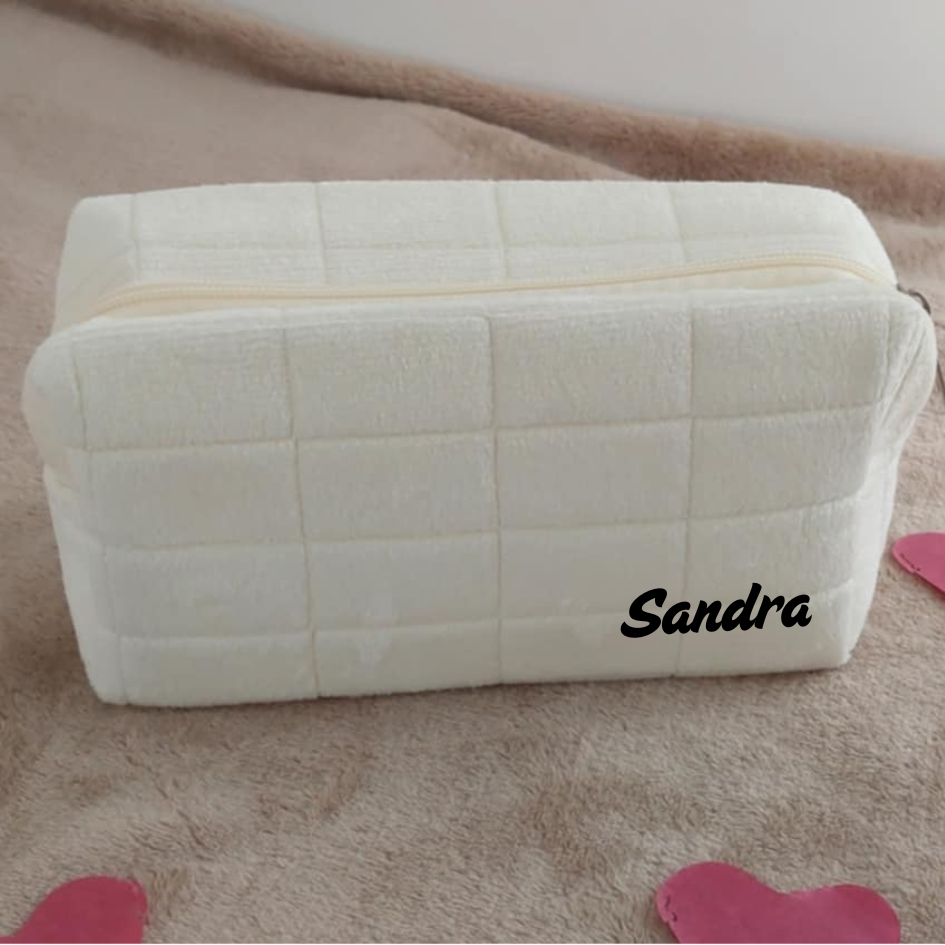 Trousse de toilette personnalisée – Garnie de chouchous (rose ou blanche)