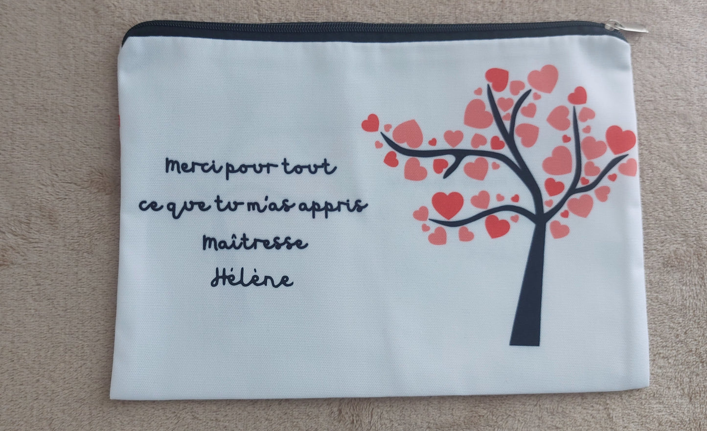 Pochette de fin d'année Maîtresse Arbre Coeurs personnalisable
