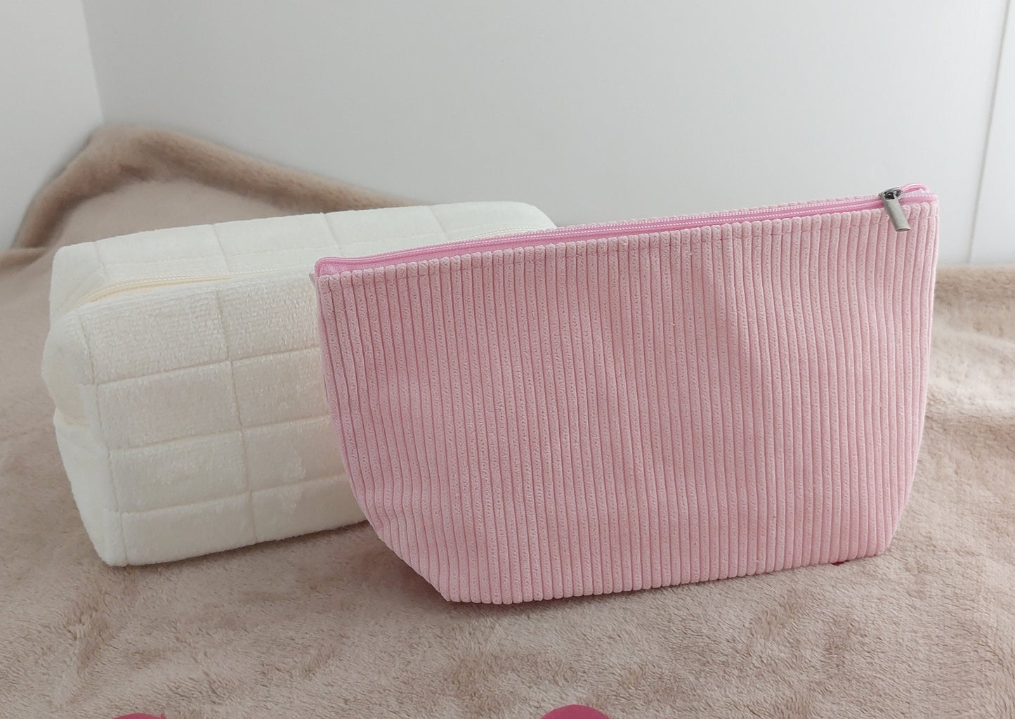 Trousse de toilette personnalisée – Garnie de chouchous (rose ou blanche)