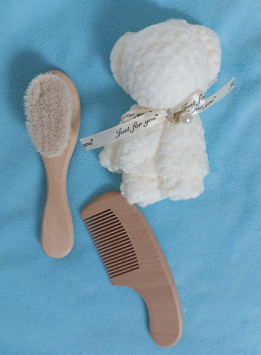 Duo douceur bébé personnalisé – Serviette, peigne & brosse
